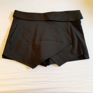 ZARA • Black Skort